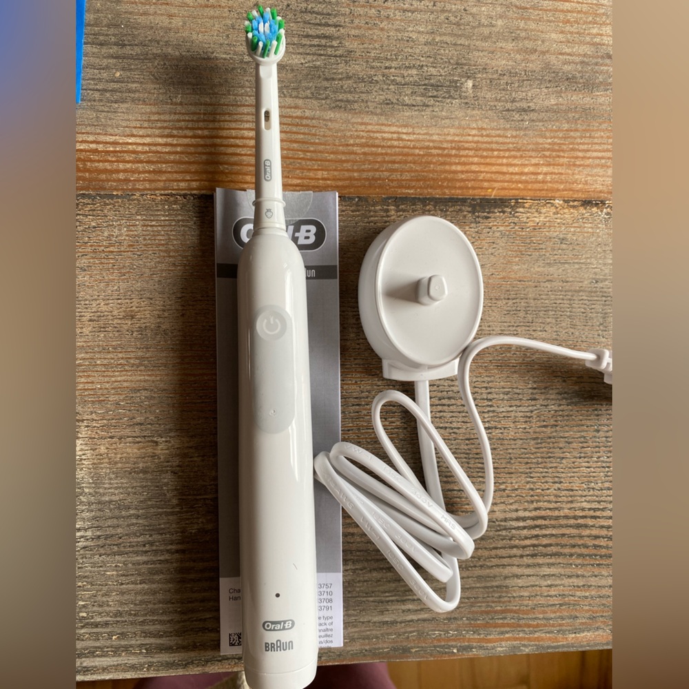 Oral-B White Electric Toothbrush with Charger